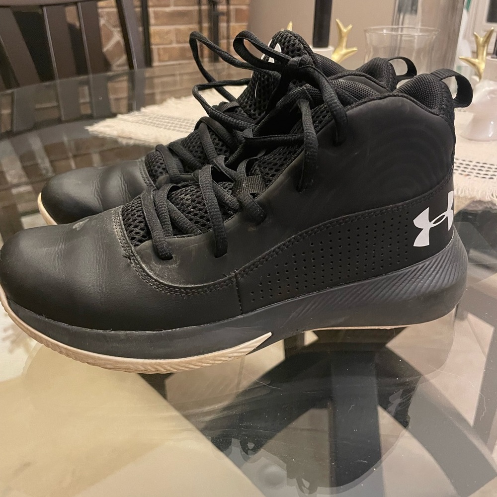 Unisex youth UA sneakers